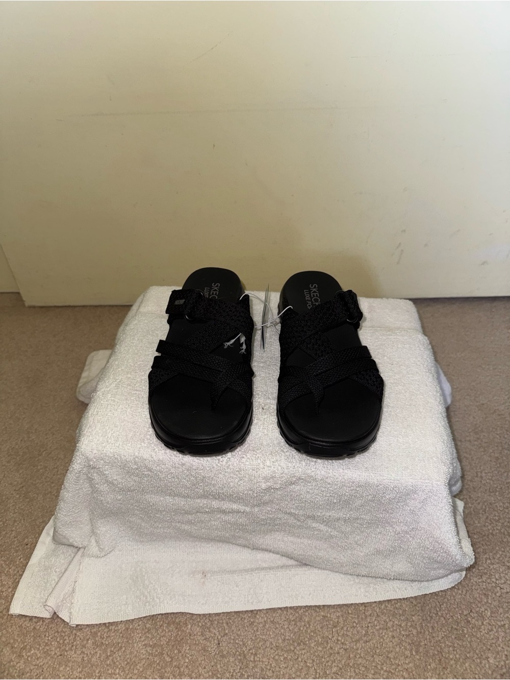 Skechers Black Women’s Slide Sandals with Toe Loop - Comfortable Strap Design
